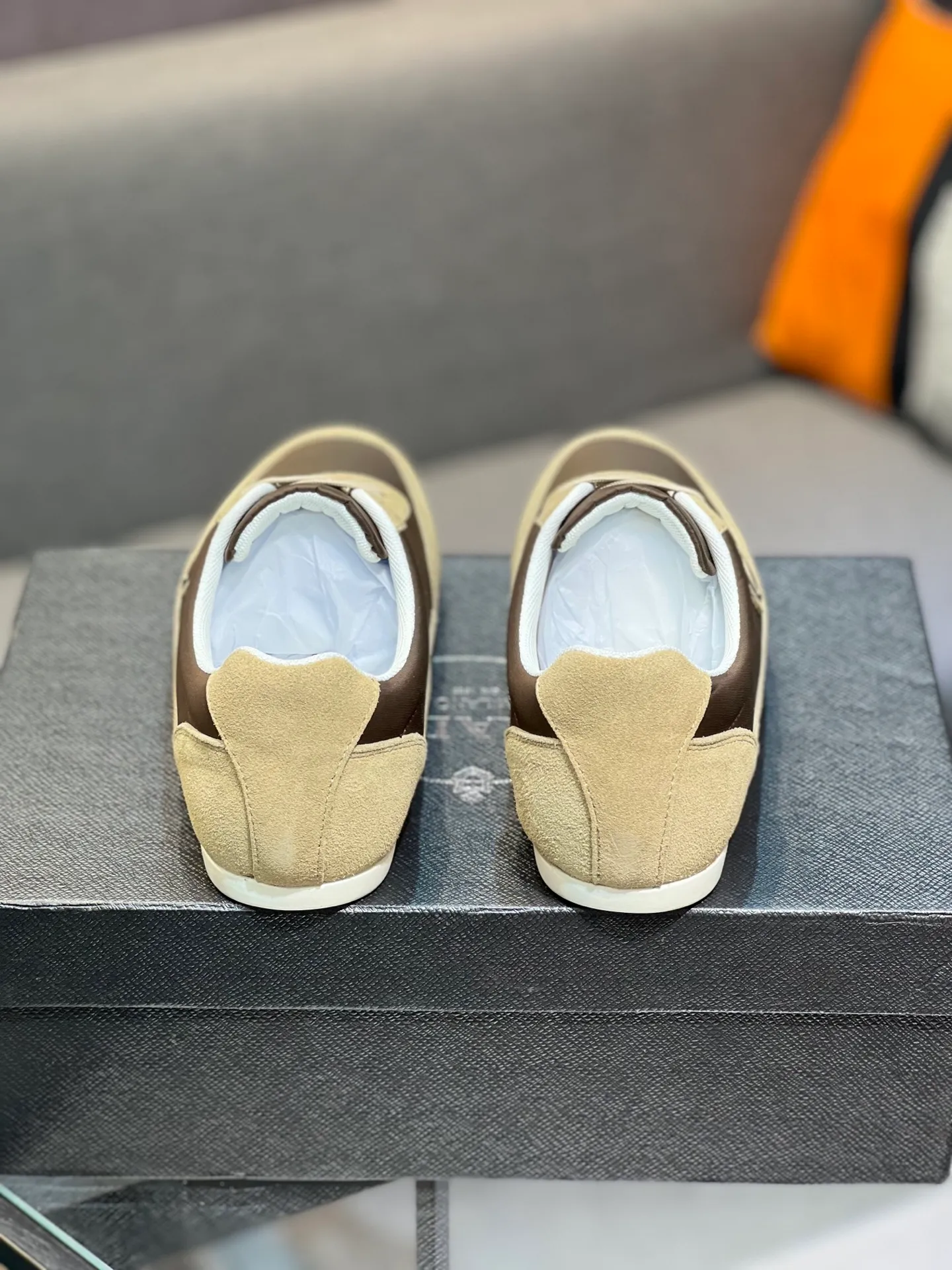Men's shoes 💰440 PRADA (Prada) uses original cow suede, genuine leather lining, original foam wear-resistant soft outsole, casual sports version, young fashion, European and American trend, British style, actual picture color. Standard code: Men’s size 38/44 (45 can be customized)